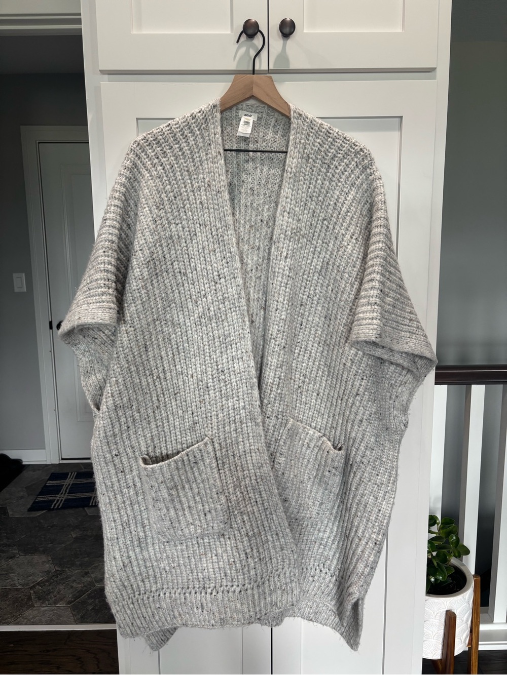 Aerie Light Gray Speckled Chunky Knit Cardigan Cape Open Front Pocket OS